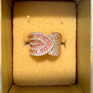 Beautiful pink metal ring. Costume jewelry. Clear stones. Sz 8. New, never worn.
